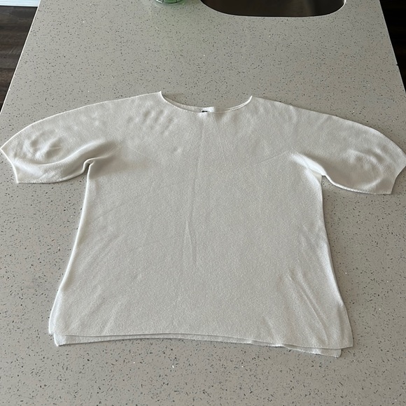 Uniqlo white top - Picture 1 of 4